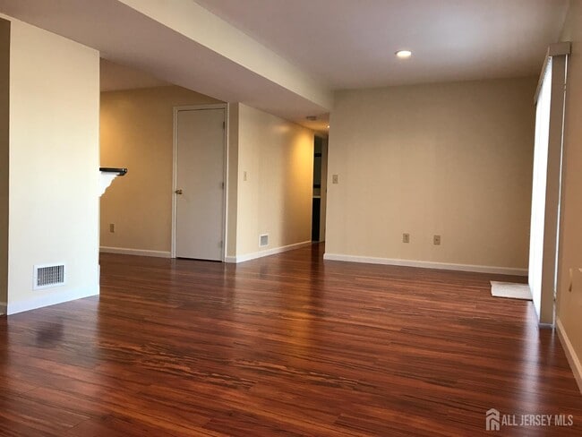 Building Photo - 601 Hampshire Dr