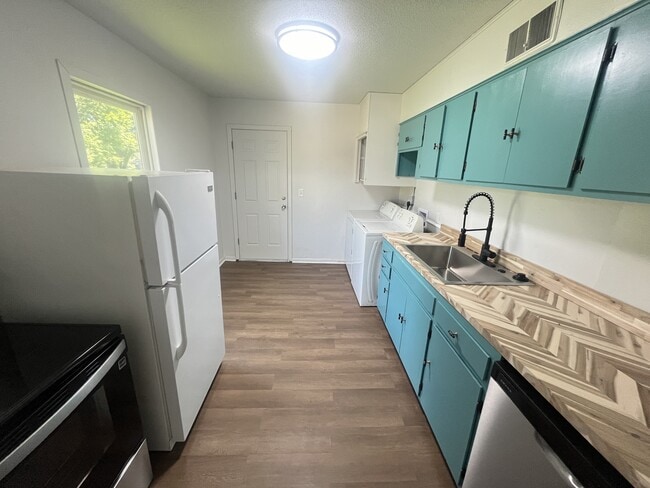 Building Photo - 421 S Mulberry St