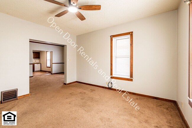 Building Photo - 114 W 2nd St