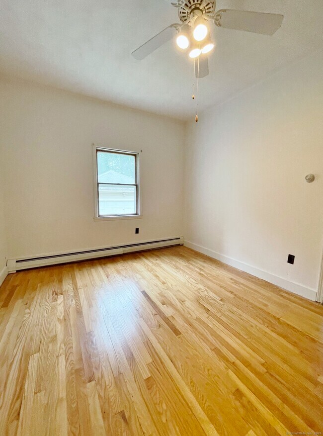 Building Photo - 105 W Elm St