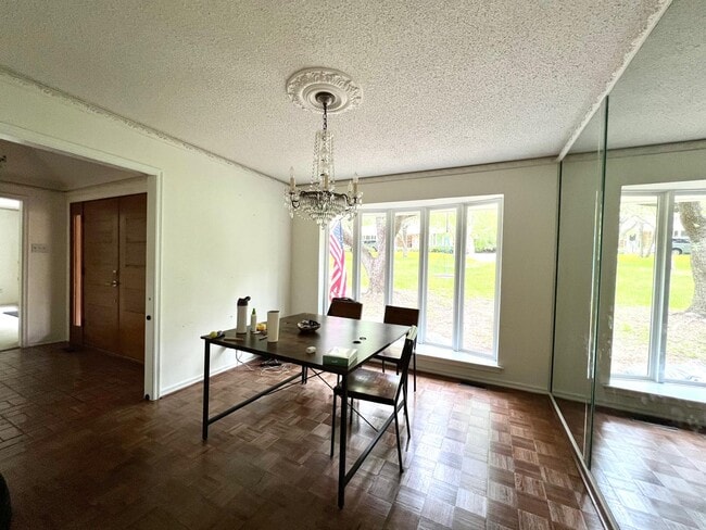 Building Photo - 8162 San Leandro Dr