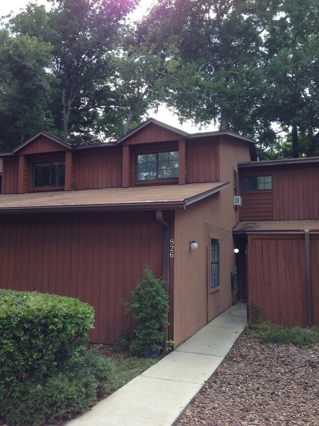 Building Photo - 3 Bedroom, 3 Bath Townhome in Rockwood Villas!