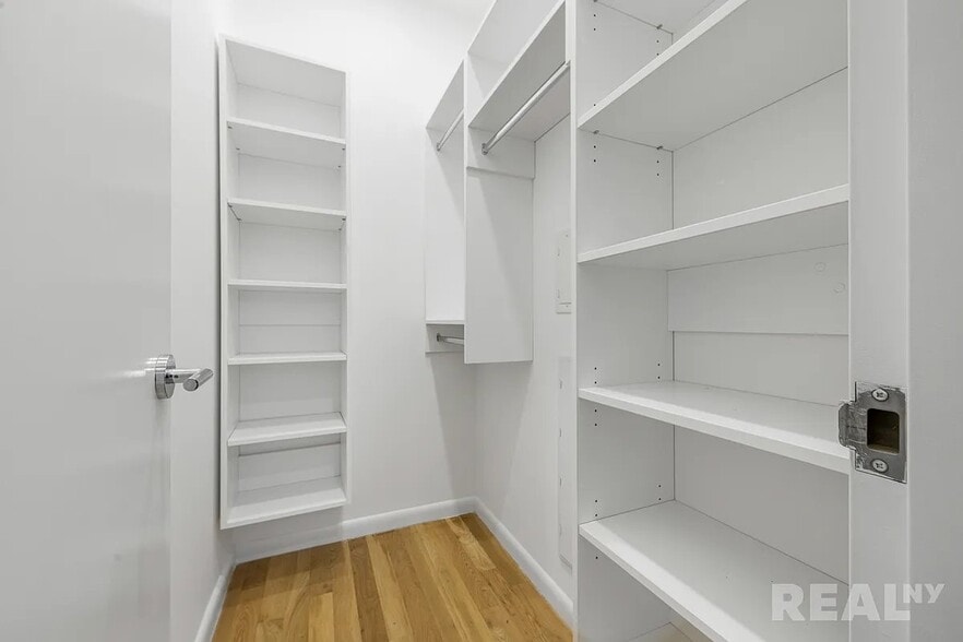 Building Photo - 525 Union Ave