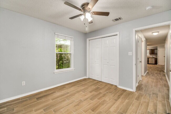 Building Photo - Charming 3-Bedroom Home Near Downtown Pensacola