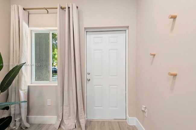 Building Photo - 5127 NW 5th Ave