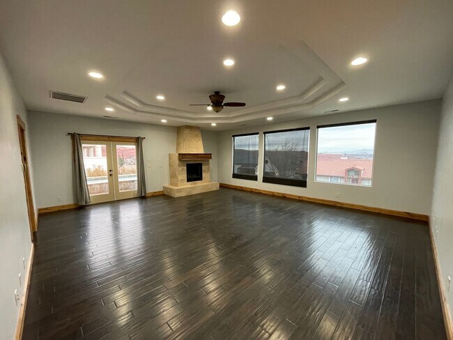 Primary Photo - 3 bed 3 bath home - Located just below The...
