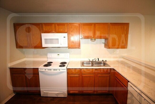 Building Photo - 3401 Barcelona Dr