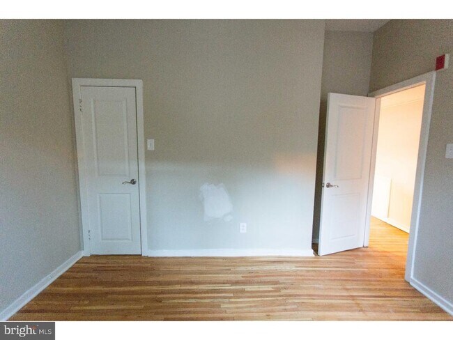 Building Photo - 413 S 11th St