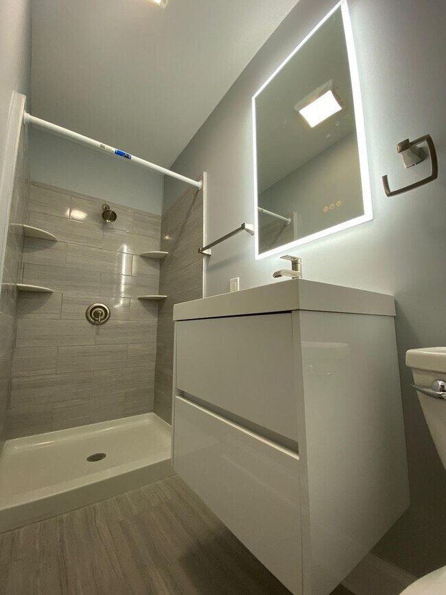 Building Photo - 378 Orchard St