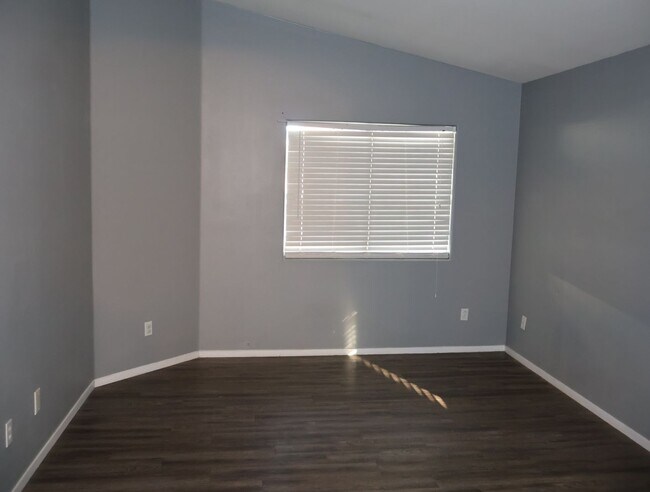 Building Photo - Single Story remodeled home