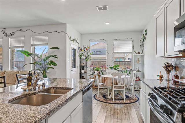 Building Photo - 812 Carmen St