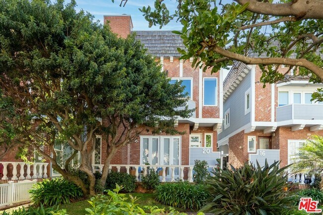 Building Photo - 20 Ketch St