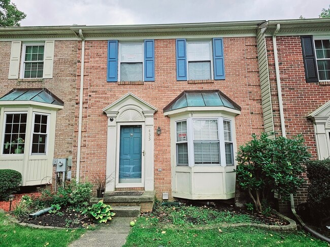 Building Photo - 435 Oakton Way