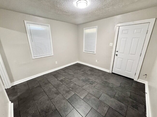 Building Photo - 1862 Farrington St