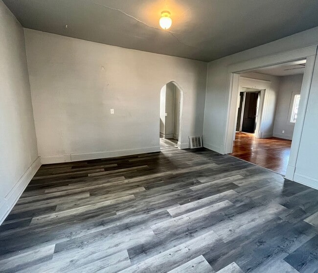 Building Photo - 3 bedroom / 2 bath home!