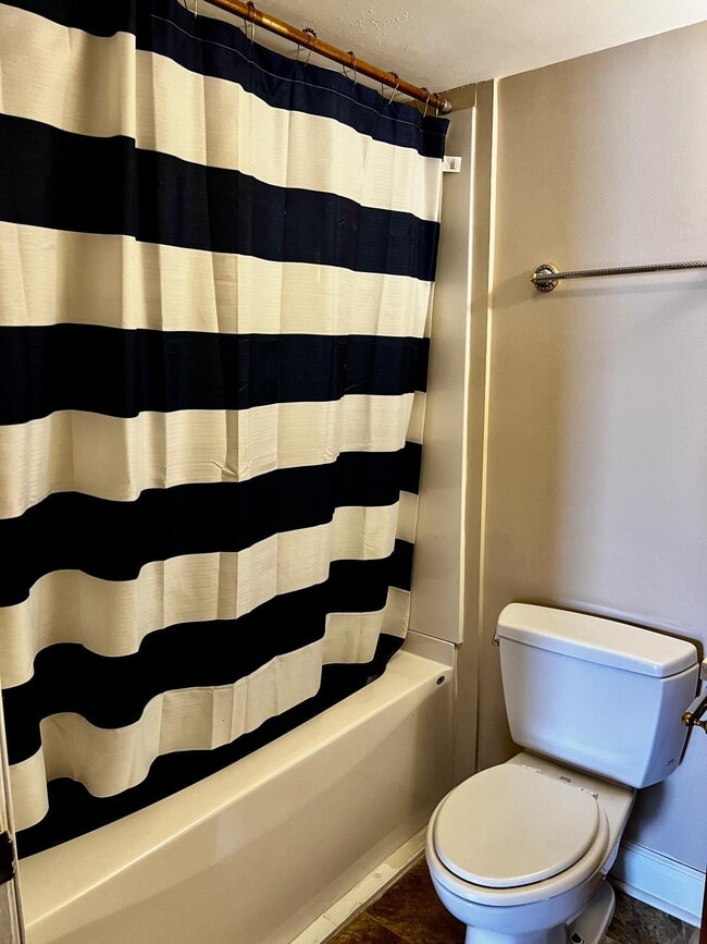 Building Photo - Charming 1-Bedroom Upstairs Unit in Dunn, NC!