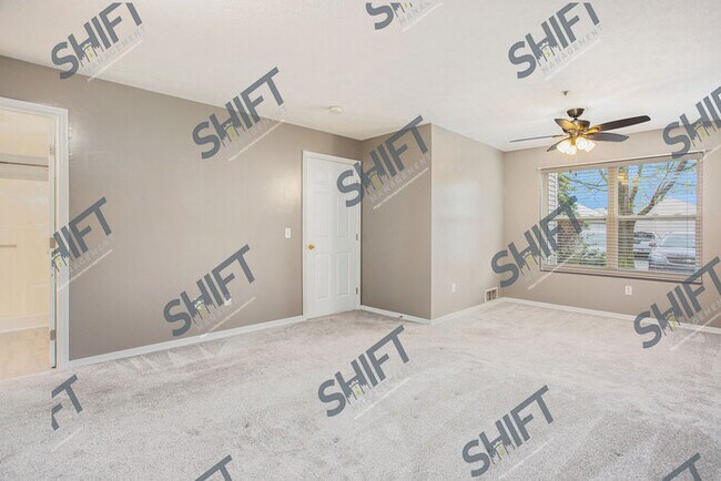 Building Photo - 3065 Poplar Creek - Updated Condo