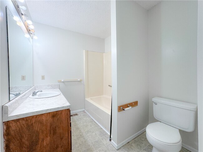 Building Photo - 4114 N Sunflower Cir