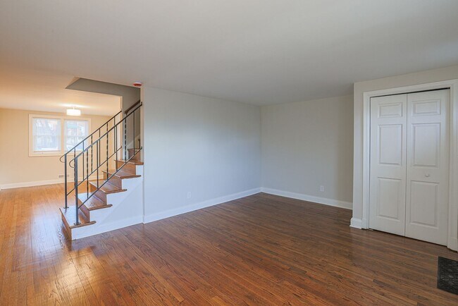 Building Photo - RENOVATED PARKVILLE TOWNHOME 3BR 1.5BA