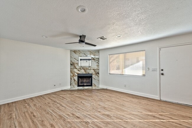 Building Photo - 1216 Observation Dr