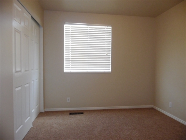 Building Photo - 1321 E 3125 N