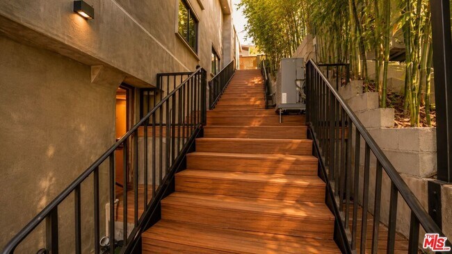 Building Photo - 8740 St Ives Dr