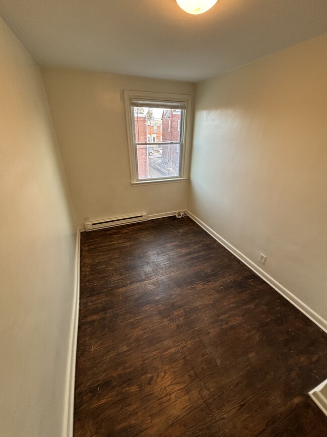 2nd bedroom - 1608 E McPherson St