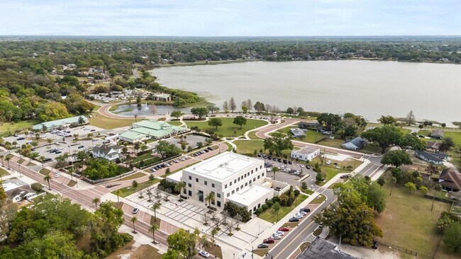 Building Photo - 600 N Lakewood Ave