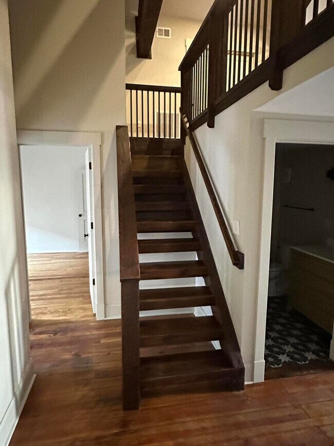 Building Photo - 307 W Main St