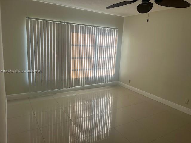 Building Photo - 3200 N Palm Aire Dr