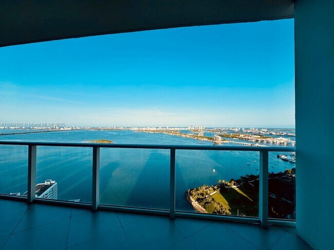Primary Photo - 2020 N Bayshore Dr