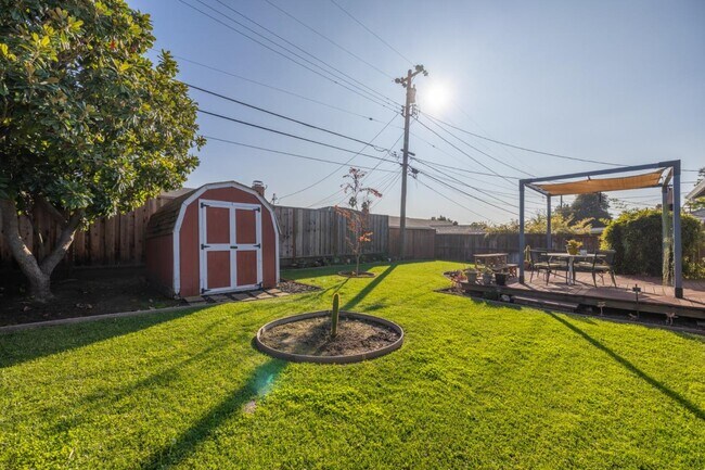 Building Photo - 3276 Andora Dr