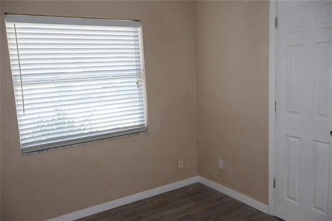 Building Photo - 4732 W Lawn Ave