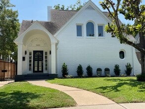 Building Photo - 3605 Plumb St