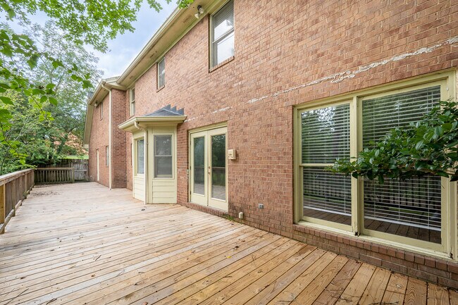 Building Photo - 4135 Knollcrest Cir N