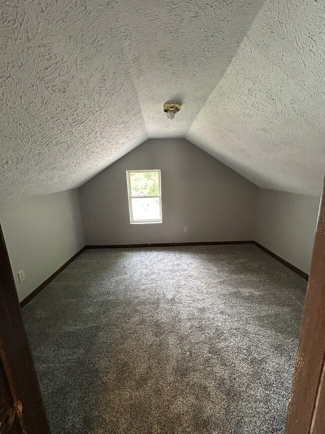 Building Photo - 1030 W 17th St