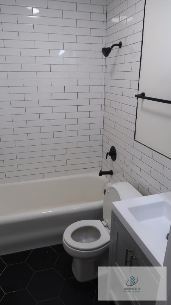 Building Photo - 5515 N Lincoln Ave