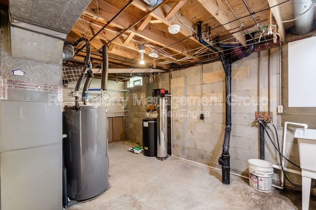 Building Photo - 5951 Als Ct