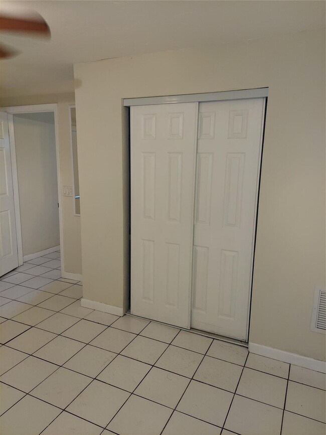 Building Photo - 3021 SW 1st Terrace