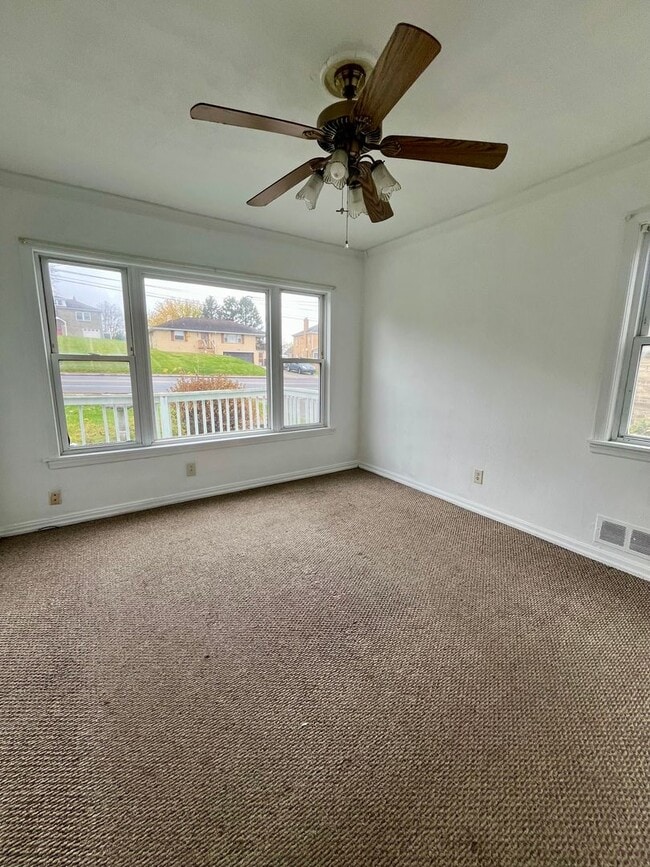 Building Photo - Three Bedroom Single Family House