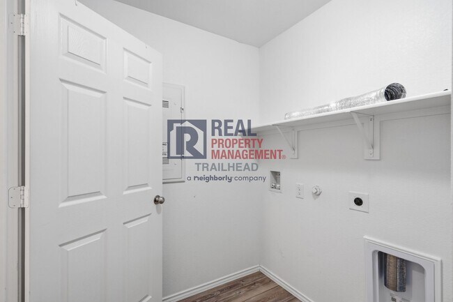 Building Photo - Modern 4-Bedroom Home in Newberry Point