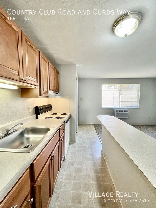 Building Photo - 671 Country Club Rd