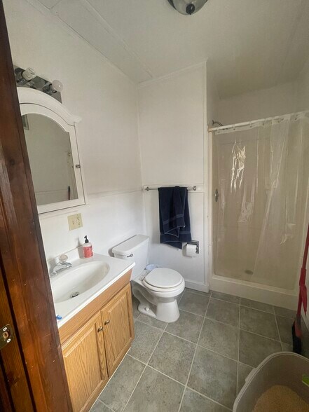 Bath 2 - 122 Washington St