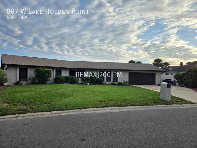 Building Photo - Stunning Lakefront Living