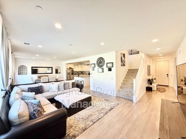 Building Photo - 30120 Crescent Pointe Wy