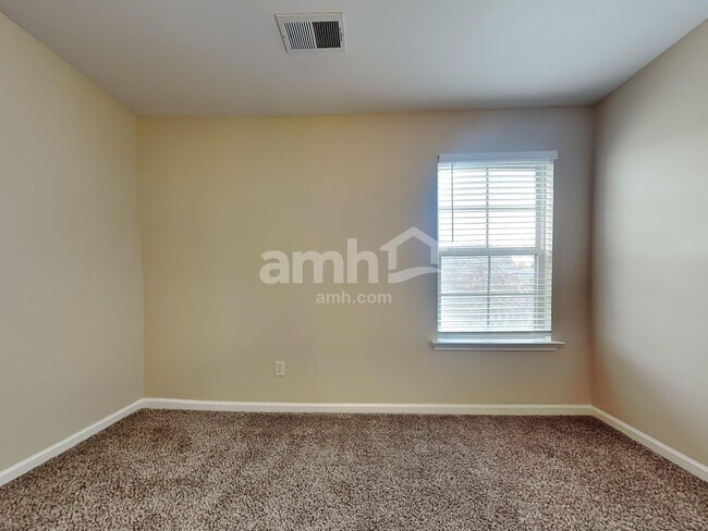 Building Photo - 5883 Savannah Pky