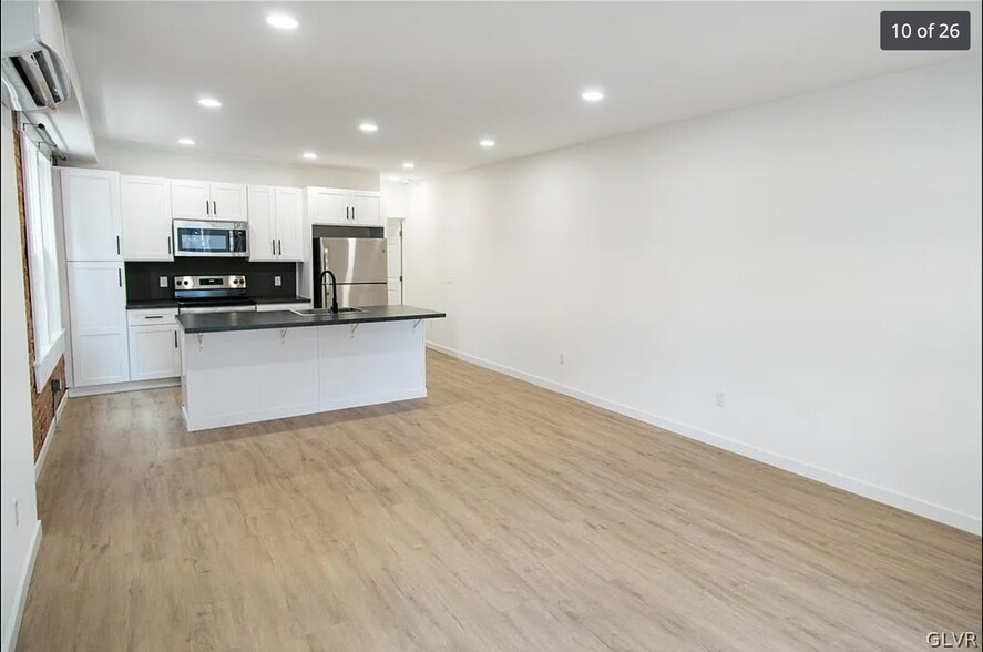 Building Photo - 1915 W Livingston St