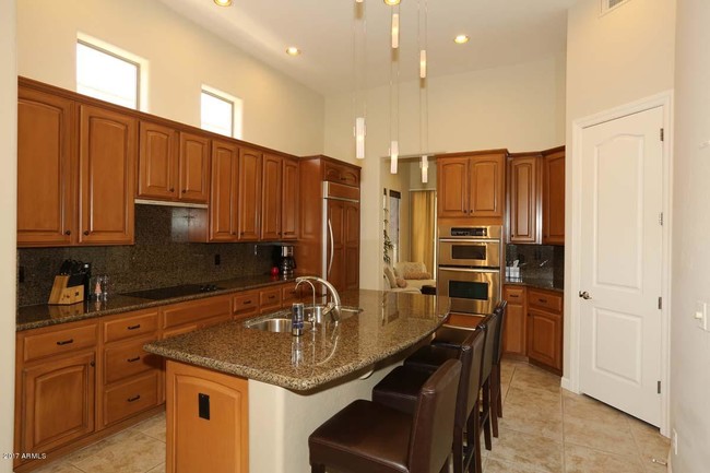 Building Photo - 7371 E Vaquero Dr