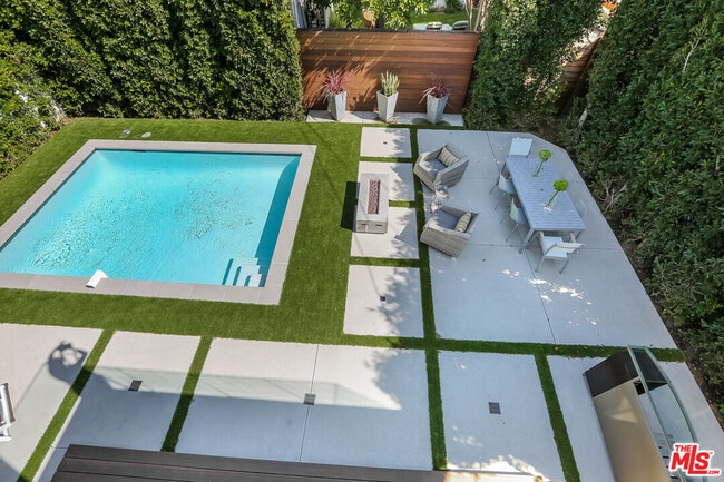 Building Photo - 912 N Crescent Heights Blvd