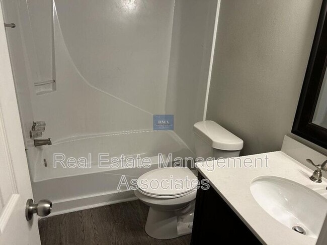 Building Photo - 252B N Mcdonough Rd